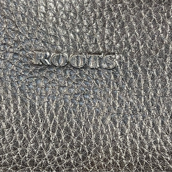 Roots Canada Black Shoulder Bag - Picture 10 of 12